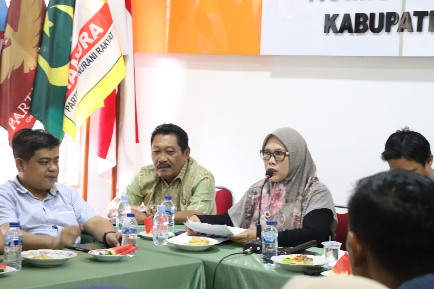 KPU Dharmasraya kembali membuka pendaftaran penerimaan dokumen persyaratan pasangan calon (Paslon) Bupati dan Wakil Bupati selama 2 hari, dimulai Jumat dan Sabtu 13-14 September 2024. 